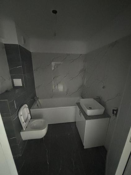 Garsonieră decomandată în Valea Adâncă