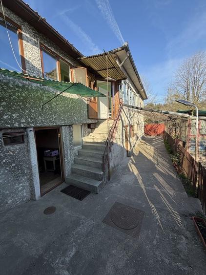 Casă cu 4 camere decomandat cu Teren 363 Mp în Central