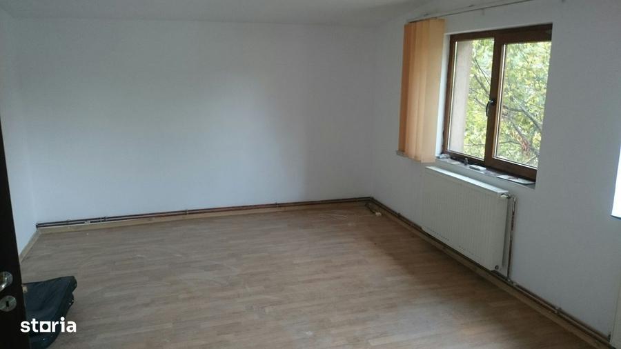 Casă cu 4 camere cu Teren 70 Mp în Central