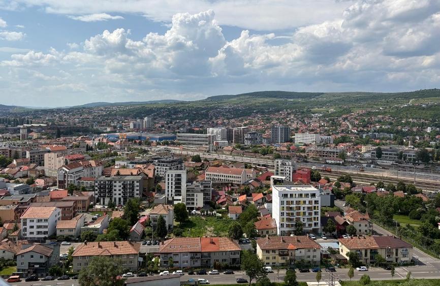 Apartament cu 3 camere decomandat, mobilat în Central