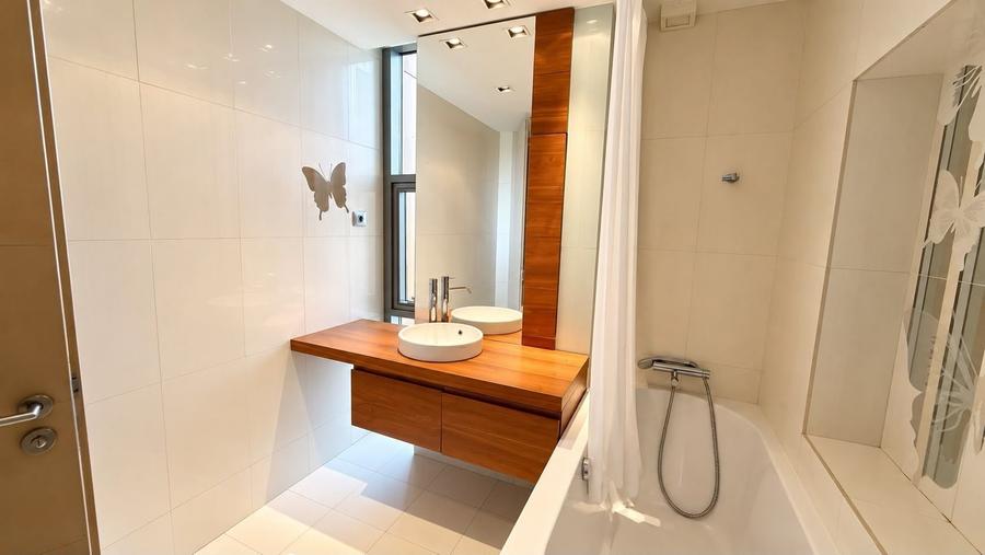 Apartament cu 4 camere, mobilat în Băneasa