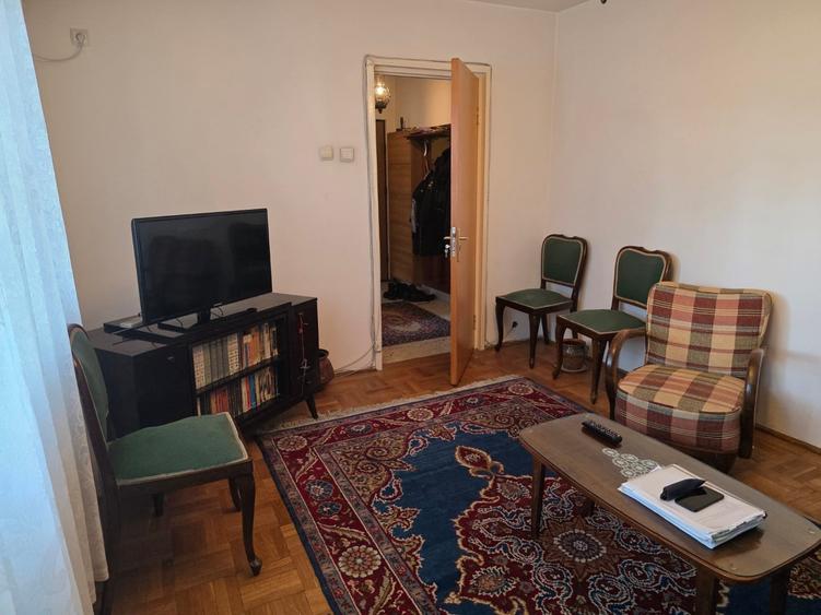 Apartament cu 4 camere decomandat, mobilat în Titan