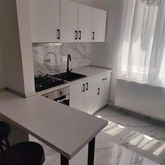 Apartament cu 2 camere decomandat, mobilat în Roșu