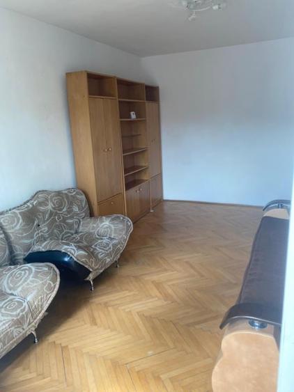 Apartament cu 2 camere decomandat, mobilat în Tractorul