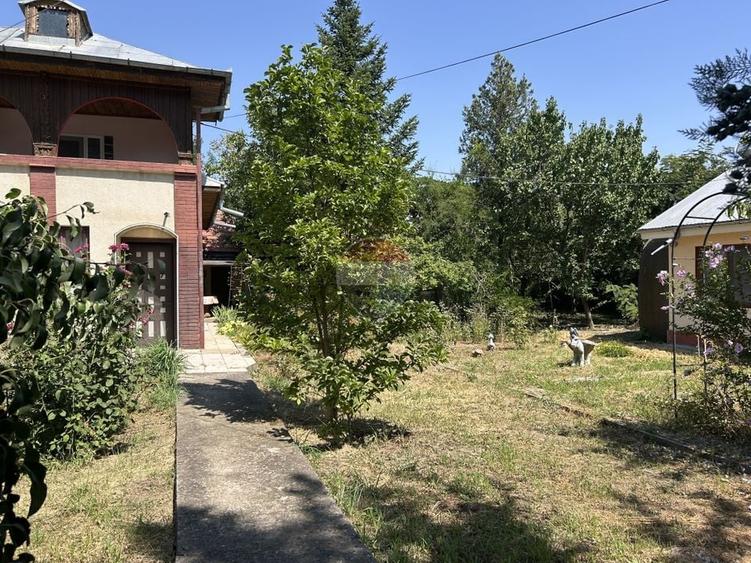 Casă individuală cu 5 camere cu Teren 1129 Mp în Cunești