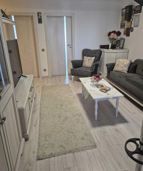 Apartament cu 3 camere decomandat în Lotrioara