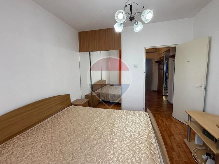 Apartament cu 3 camere decomandat în Calea București