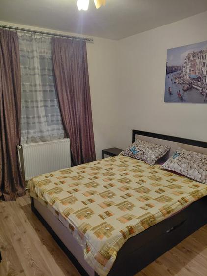 Apartament cu 3 camere semidecomandat în Central