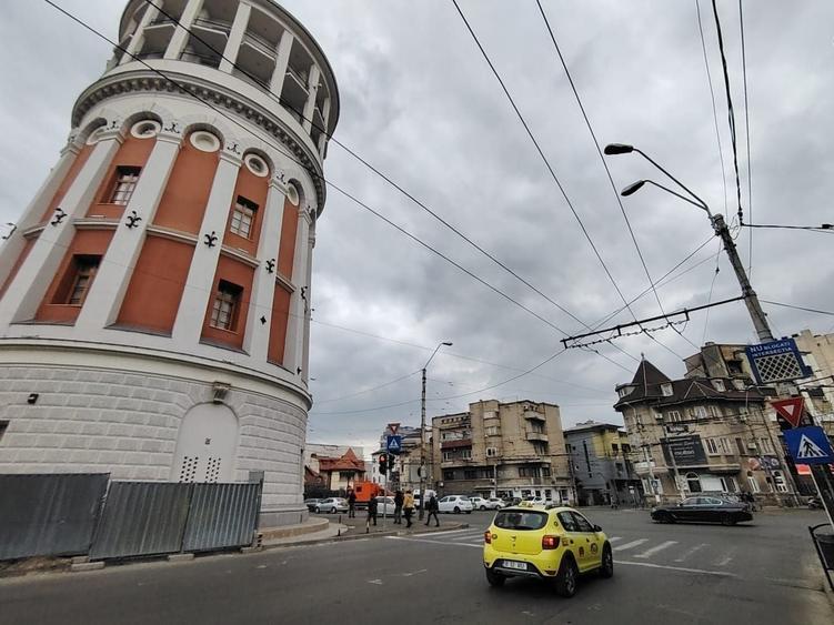 Casă individuală cu 15 camere cu Canalizare în Foișorul de Foc