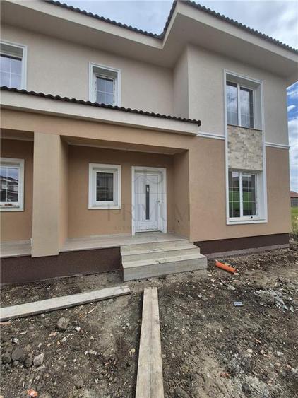 Duplex cu 4 camere cu Teren 300 Mp în Moșnița Nouă