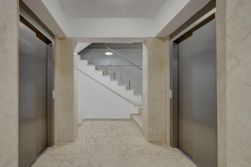 Apartament cu 5 camere decomandat în Timpuri Noi