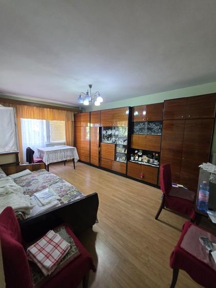 Apartament cu 3 camere decomandat în Iosia