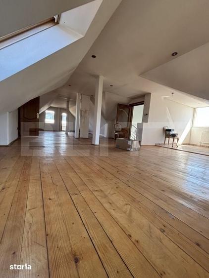 Casă cu 8 camere cu Teren 500 Mp în Gruia