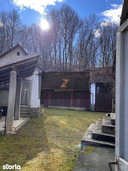 Casă cu 4 camere cu Teren 2328 Mp în Vadu Crișului
