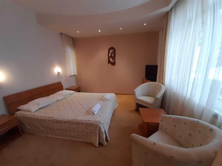 Casă cu 4 camere cu Teren 1000 Mp în Central