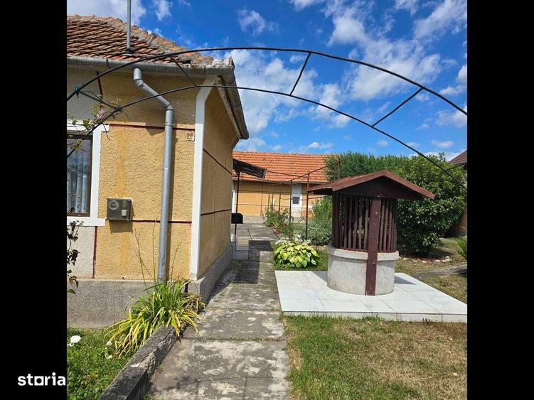 Casă cu 4 camere în Central