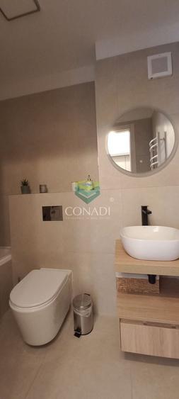 Apartament cu 3 camere semidecomandat în P-ta Presei Libere