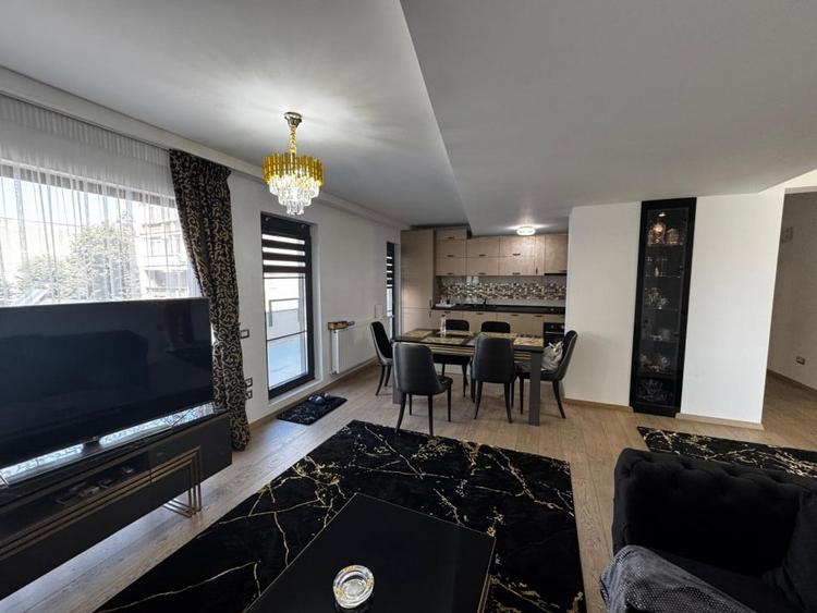 Apartament cu 4 camere decomandat, mobilat în Sud
