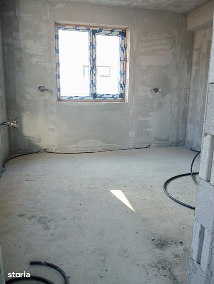 Casă cu 4 camere cu Teren 290 Mp în Comișani