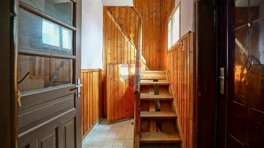 Casă individuală cu 6 camere cu Teren 1915 Mp în Bran