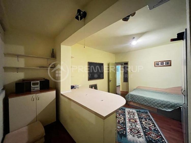 Apartament cu 4 camere decomandat în Alexandru cel Bun