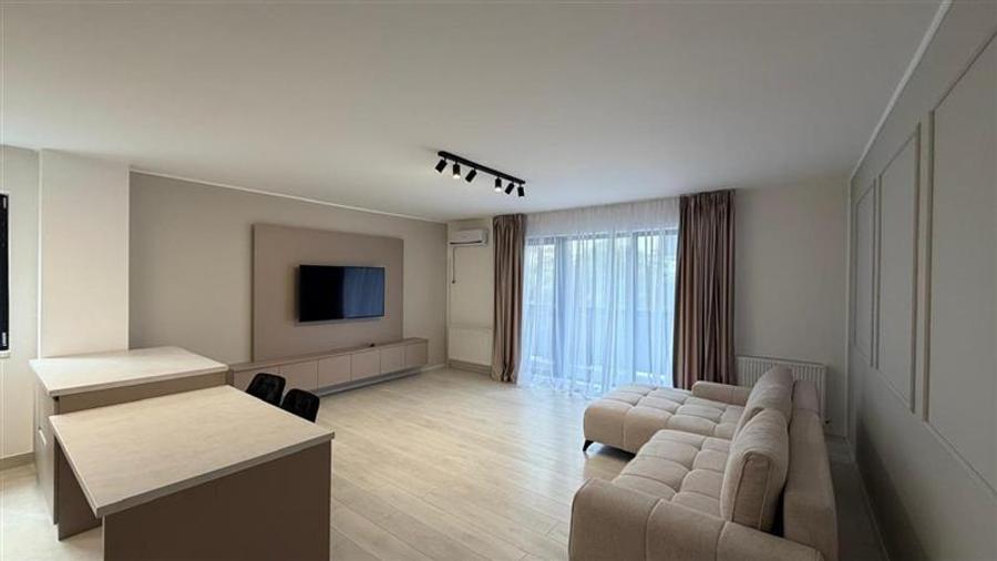 Apartament cu 3 camere semidecomandat, mobilat în Zorilor