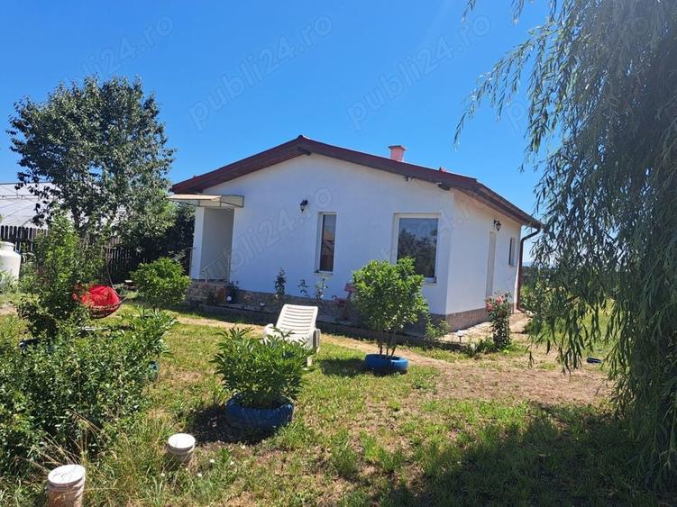 Casă cu 2 camere cu Teren 864 Mp în Central
