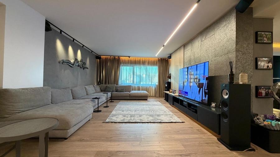 Apartament cu 5 camere semidecomandat, mobilat în Herăstrău