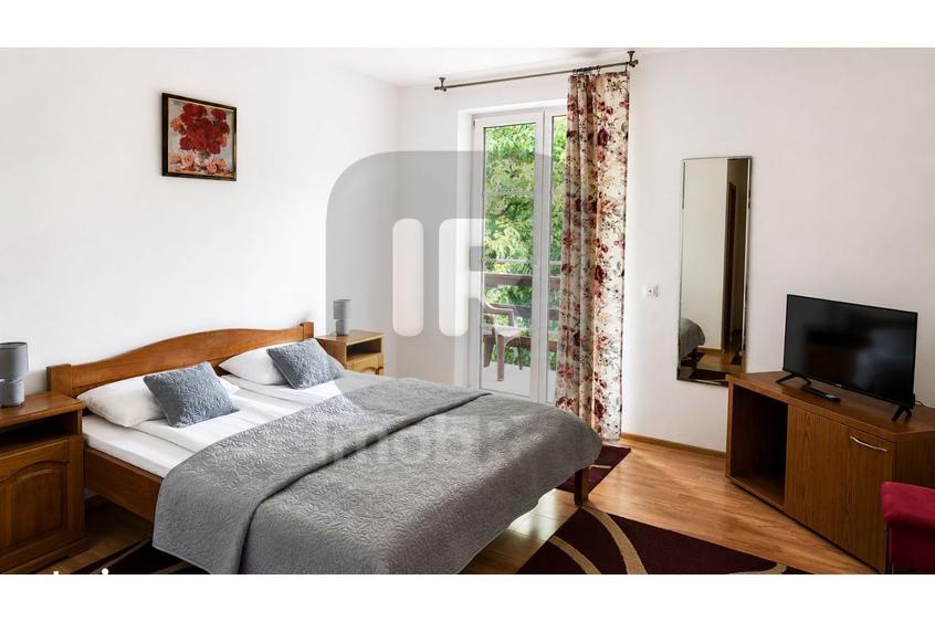 Casă cu 10 camere cu Teren 331 Mp în Moieciu