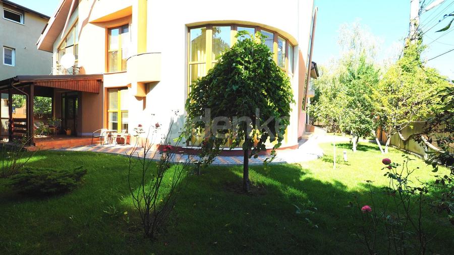 Casă individuală cu 6 camere cu Canalizare în Pipera