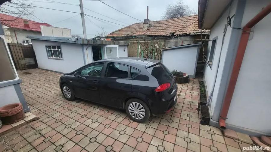 Casă cu 6 camere cu Teren 900 Mp în Roșiori de Vede