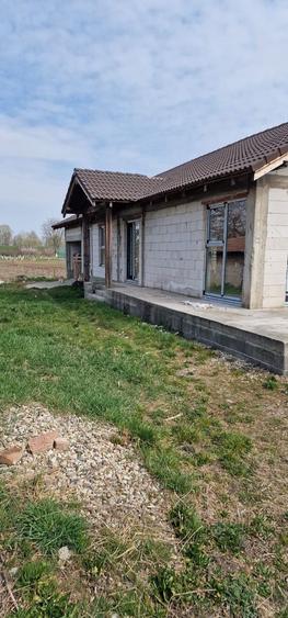Casă individuală cu 3 camere cu Canalizare în Oarda