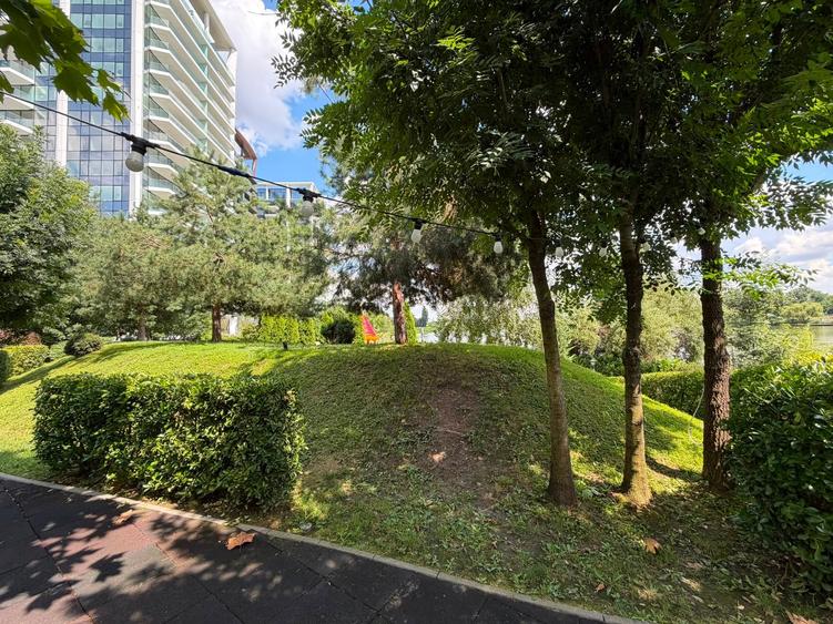 Apartament cu 3 camere semidecomandat în Floreasca