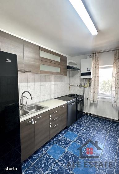 Apartament cu 4 camere decomandat în Central