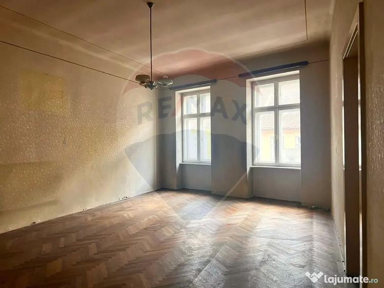 Spațiu comercial, de 438 mp, în Centrul Istoric