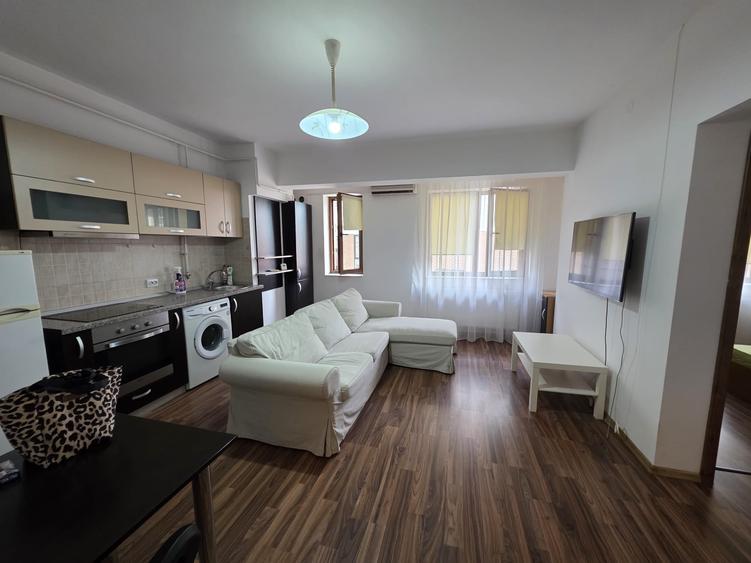 Apartament cu 3 camere decomandat în Tătărași