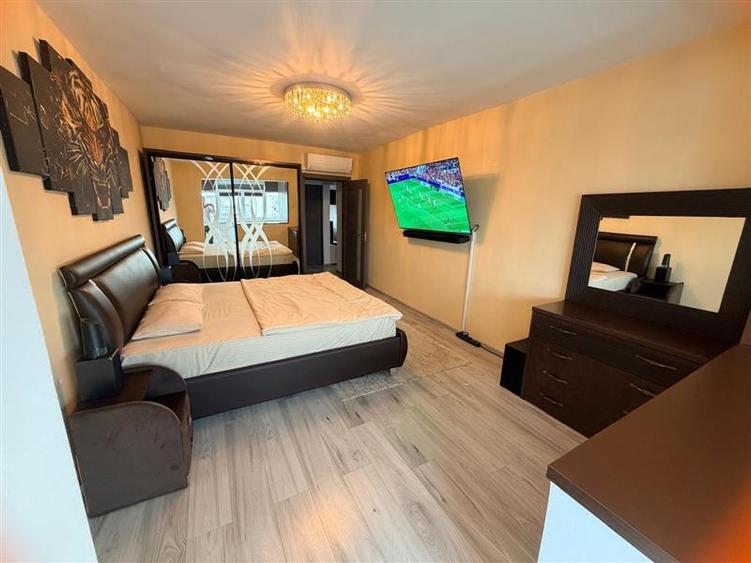 Apartament cu 3 camere decomandat, mobilat în Alexandru cel Bun