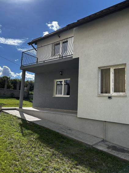 Casă cu 4 camere cu Teren 500 Mp în Câmpenești