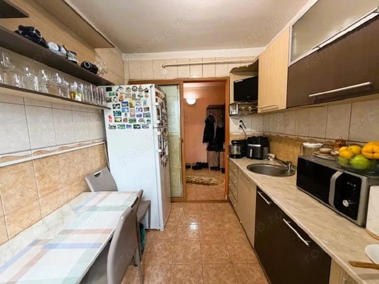 Apartament cu 3 camere decomandat în Central