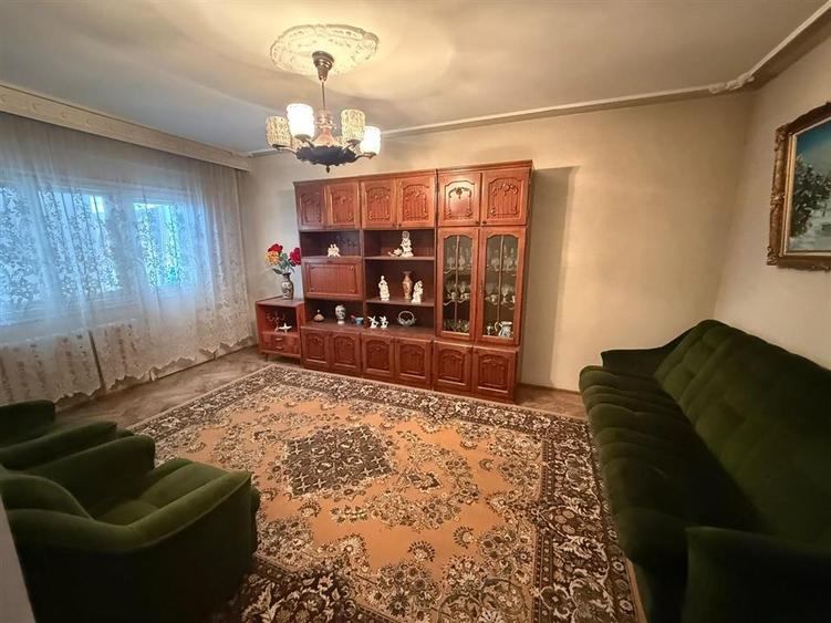 Apartament cu 4 camere decomandat în Mircea cel Bătrân