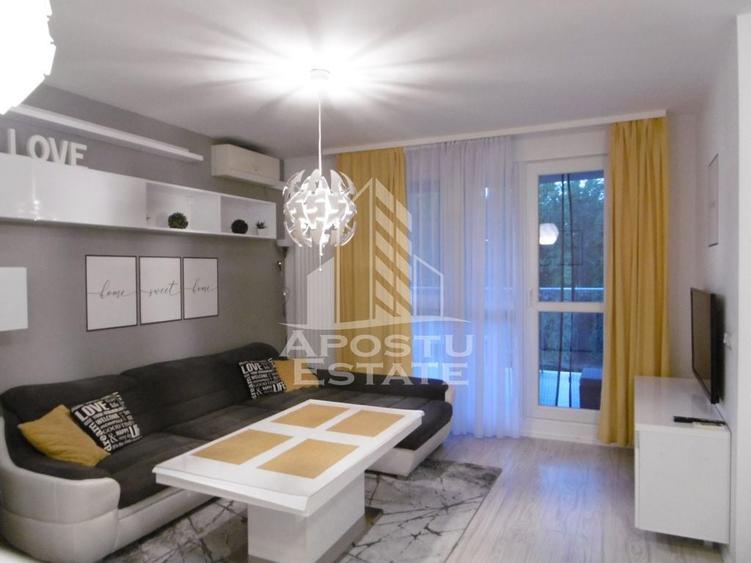 Apartament cu 2 camere semidecomandat, mobilat în Nord