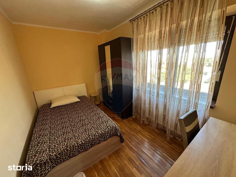 Apartament cu 3 camere în Intim