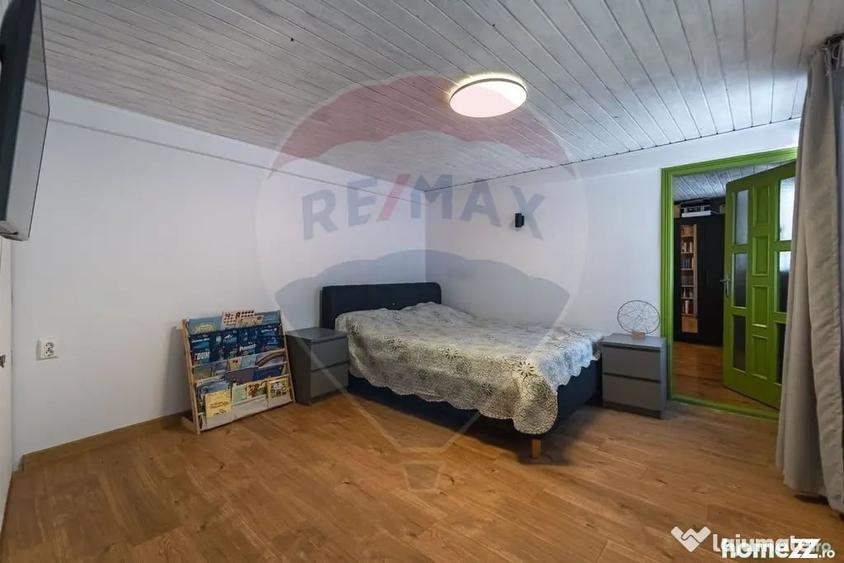 Apartament cu 3 camere nedecomandat în Schei