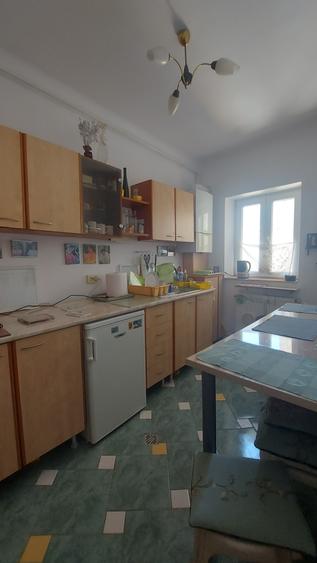 Apartament cu 4 camere decomandat în Națiunile Unite