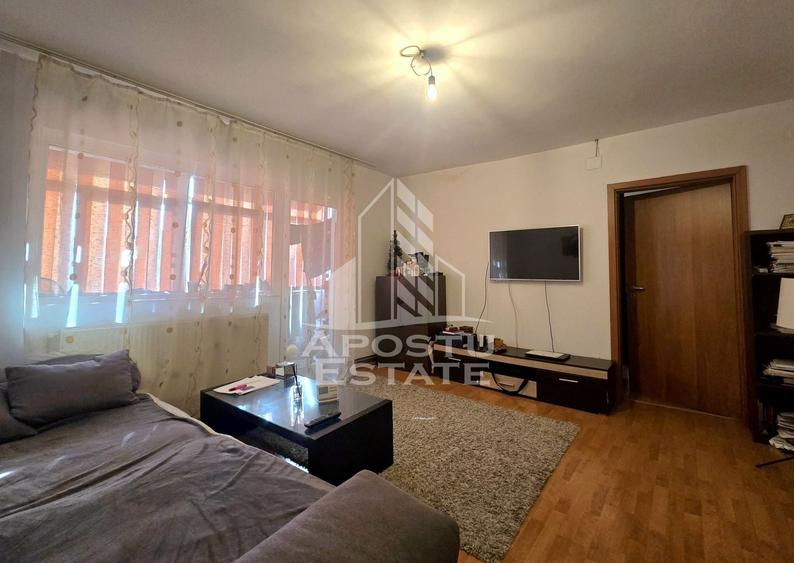 Apartament cu 2 camere semidecomandat, mobilat în Lipovei