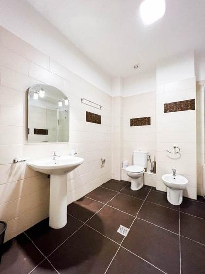 Apartament cu 4 camere decomandat, mobilat în Herăstrău