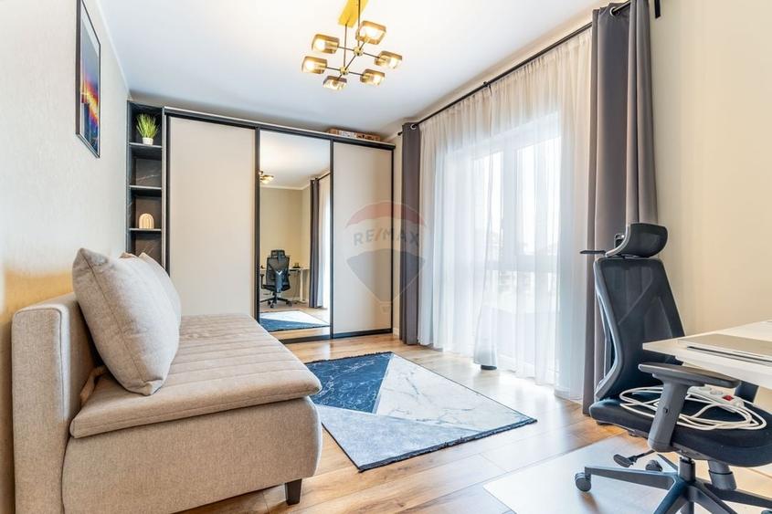 Apartament cu 3 camere semidecomandat, mobilat în Florești