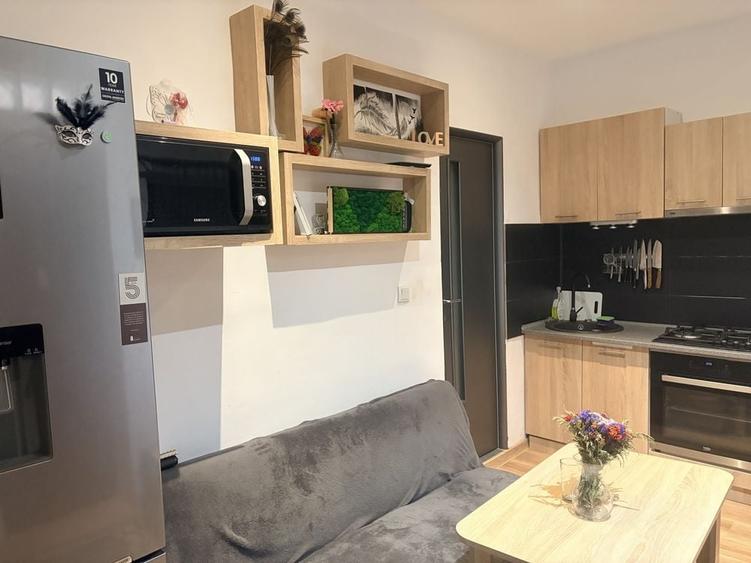 Casă cu 2 camere decomandat în Central