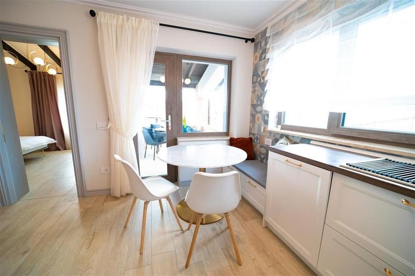 Apartament cu 3 camere decomandat, mobilat în Ultracentral