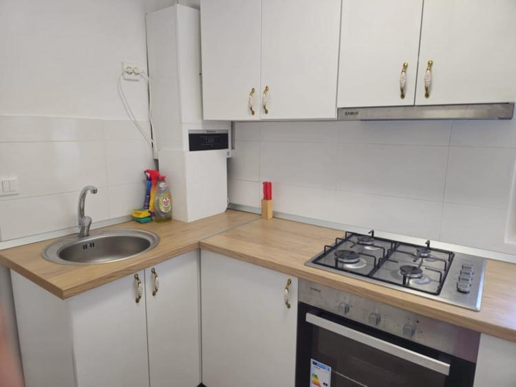 Apartament cu 2 camere, 55mp, la curte comuna, in zona Centr - 2